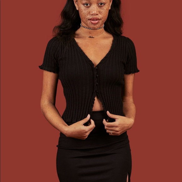 Iso I’m looking for theses unif jeans and shirts - Picture 4 of 6